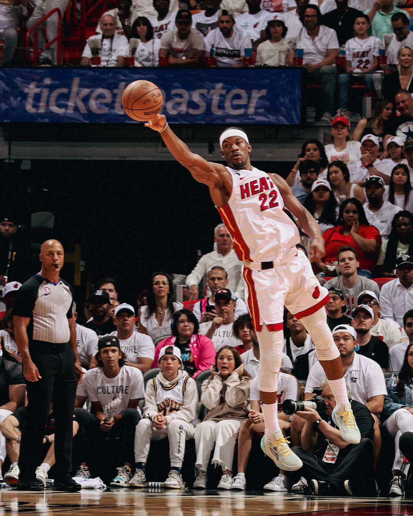 开云-巴特勒迎来十赛季出色发挥，TL观众热烈欢呼！