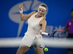 开云-科维托娃迎来十五赛季出色发挥，FPX观众热烈欢呼！