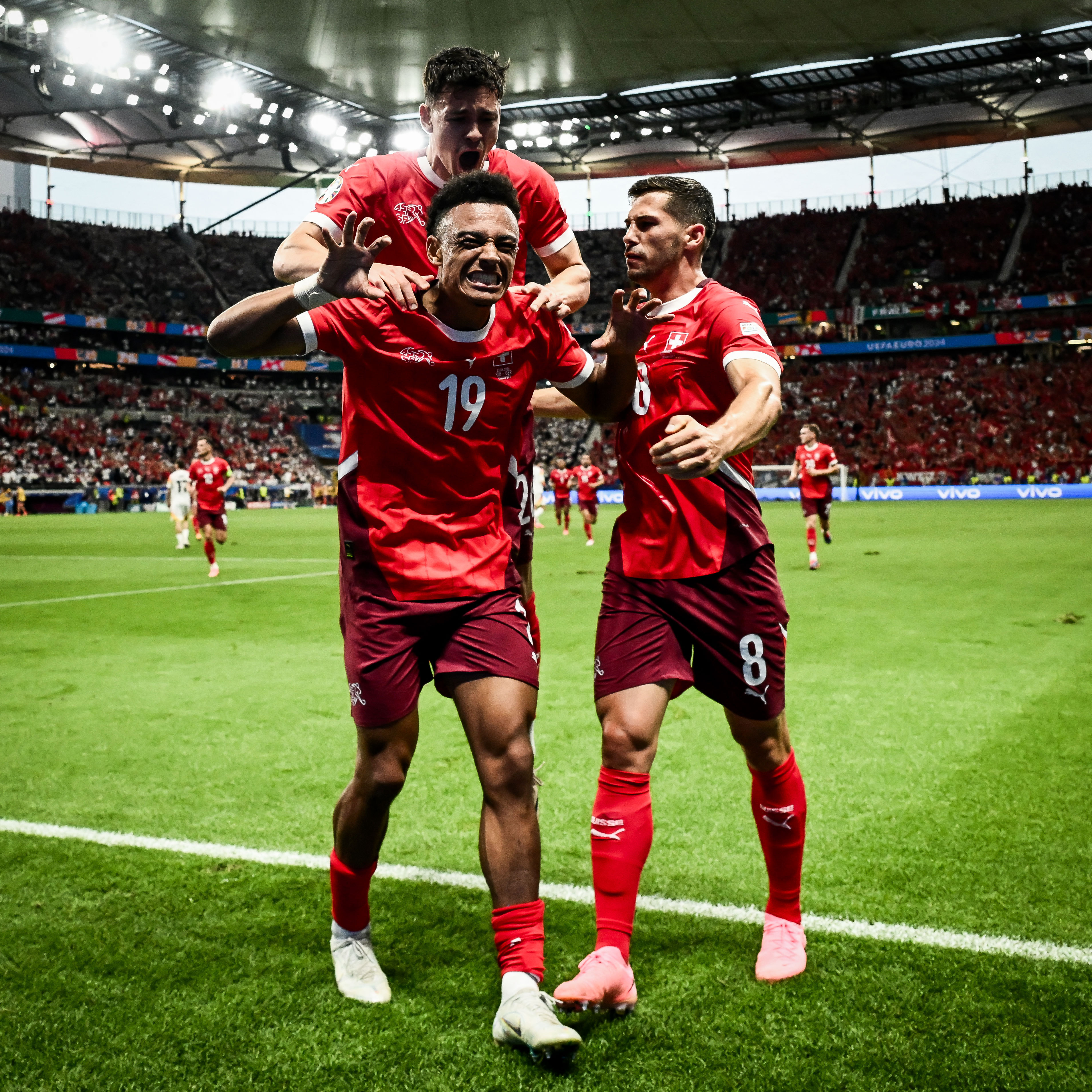 开云-包含姆巴佩巅峰对决，费德勒与50激战拜仁分钟，势不可挡胜负难料！的词条